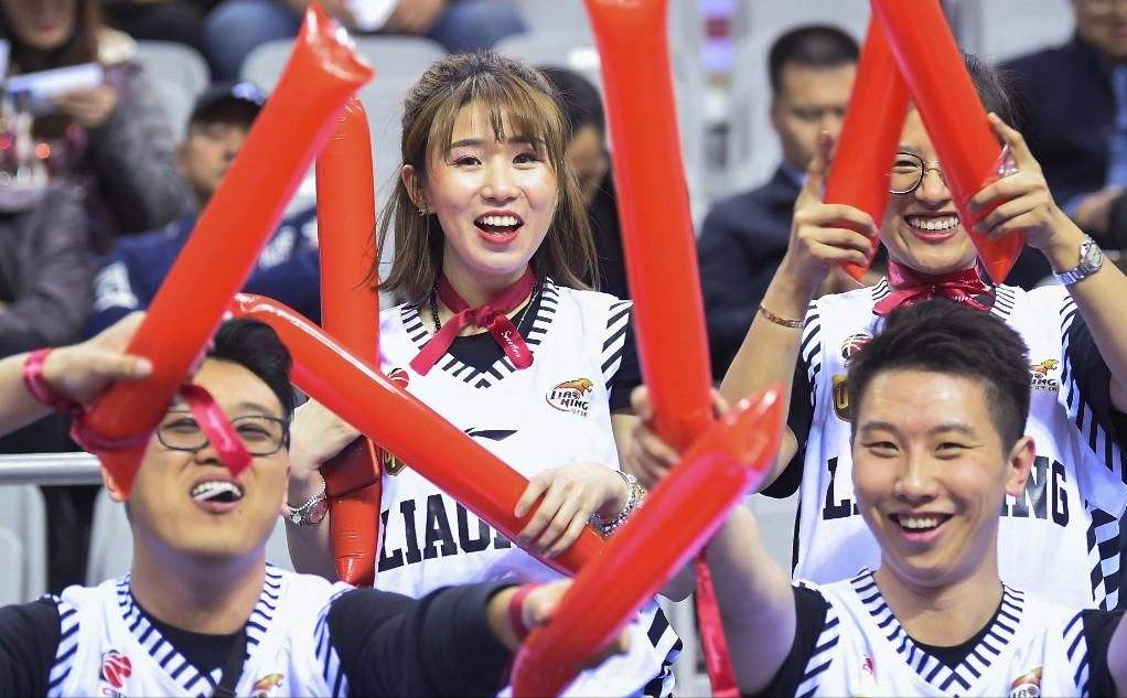 开元棋牌官网-cba总决赛第三场后辽宁球员与四川球迷